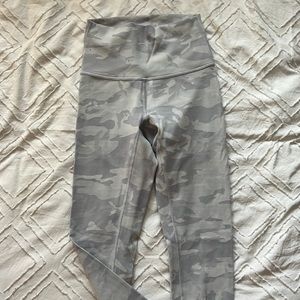 White camo Lululemon Wonder Train Leggings